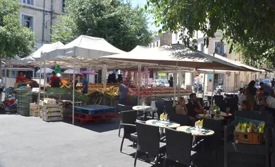 Кућа и околина; комерцијални, поглед