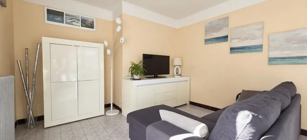 Dnevni boravak; prirodna svjetlost, moderan stil