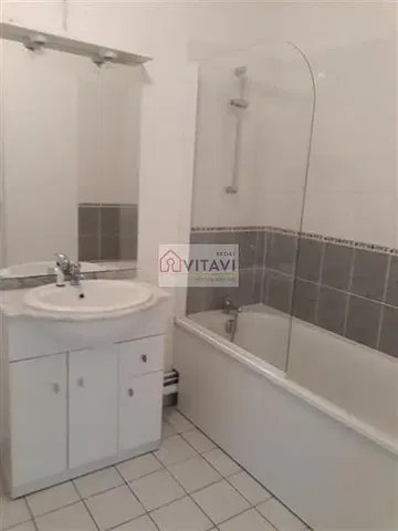 Badezimmer; fliesenboden, renoviert, tageslicht