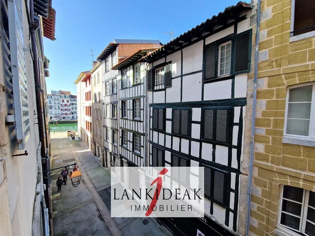 Casa e arredores; vista