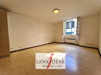 Dnevni boravak; drveni pod, prirodna svjetlost