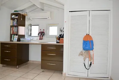 Dětský pokoj; dlažba, přirozené světlo