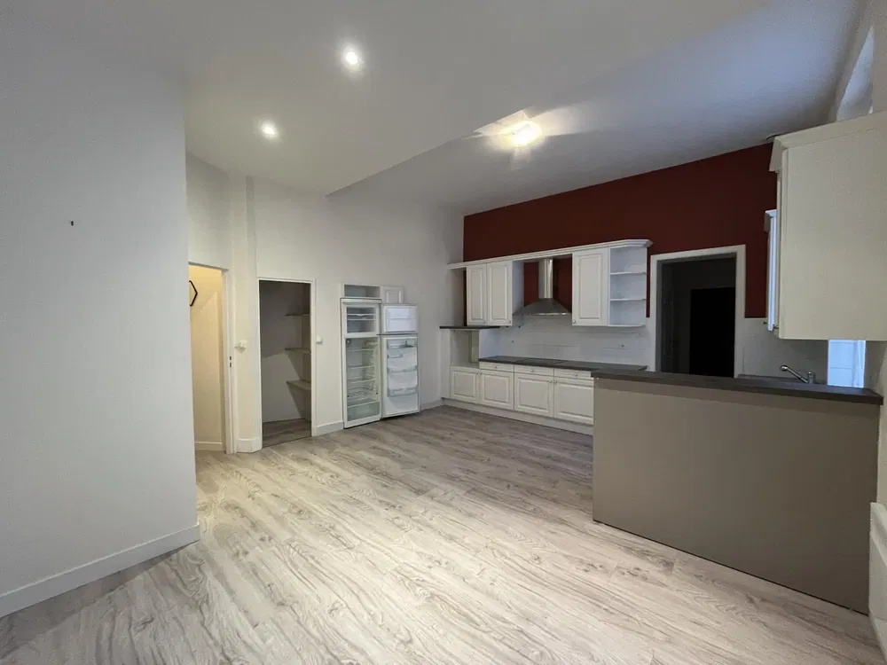 Küche; küchengeräte, fliesenboden, renoviert, tageslicht