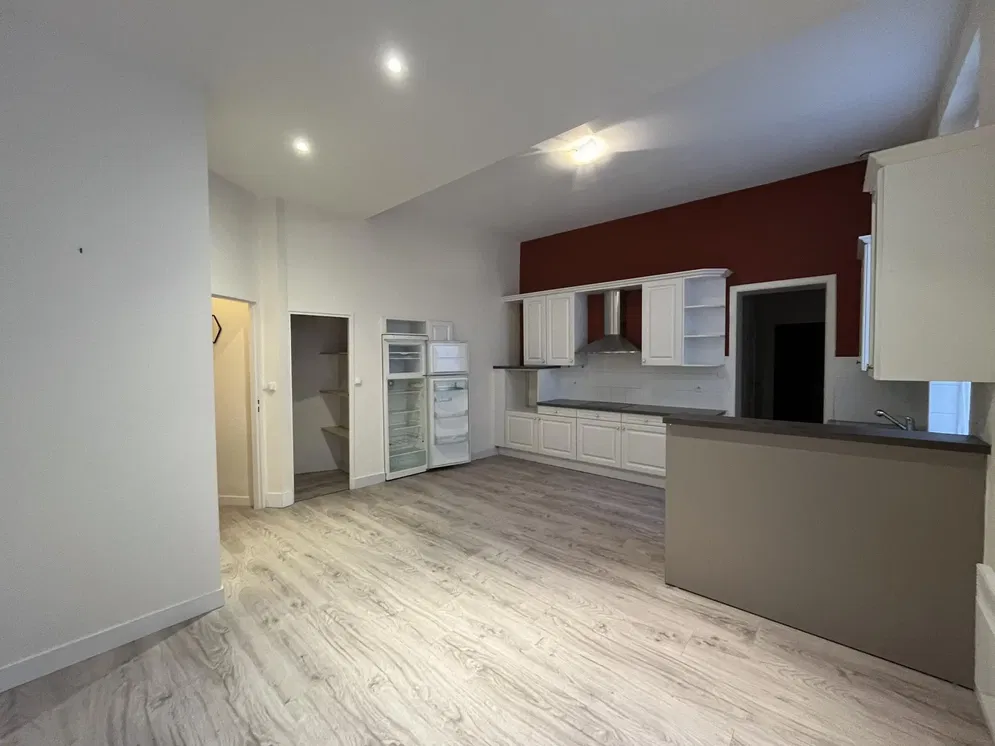 Küche; küchengeräte, fliesenboden, renoviert, tageslicht