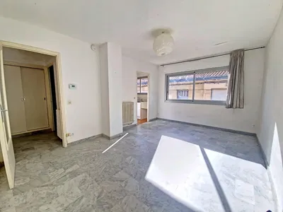 Dnevni boravak; pločice, prirodna svjetlost