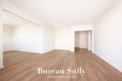 Dnevni boravak; drveni pod, renoviran, prirodna svjetlost