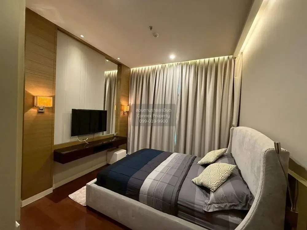 Ložnice; přirozené světlo, moderní styl