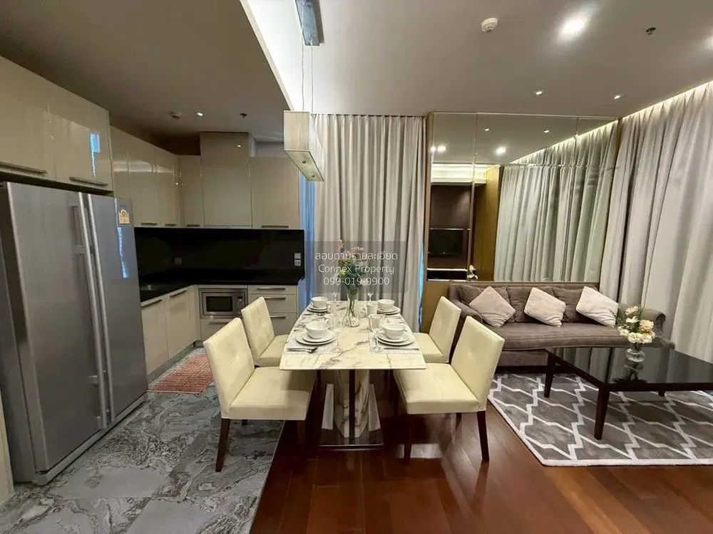 Woonkamer; keukenapparatuur, natuurlijk licht, moderne stijl