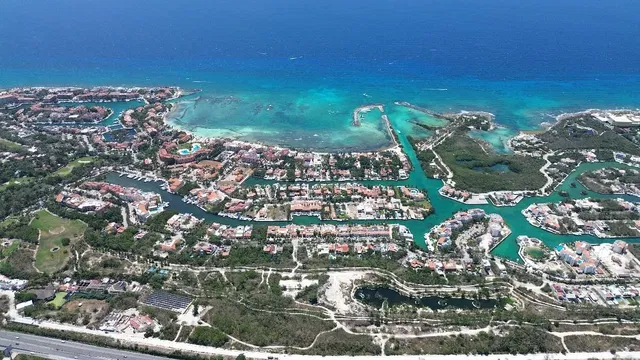 Maison et environs; vue