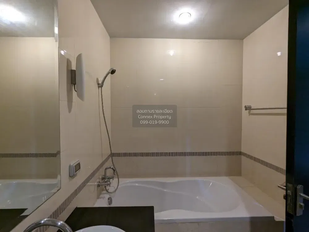 Badezimmer; fliesenboden, renoviert, tageslicht, moderner stil