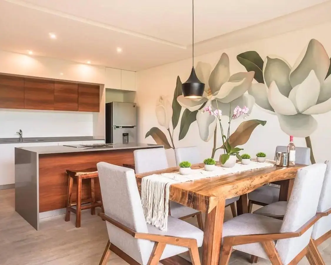 Cuisine; style moderne, lumière naturelle, parquet