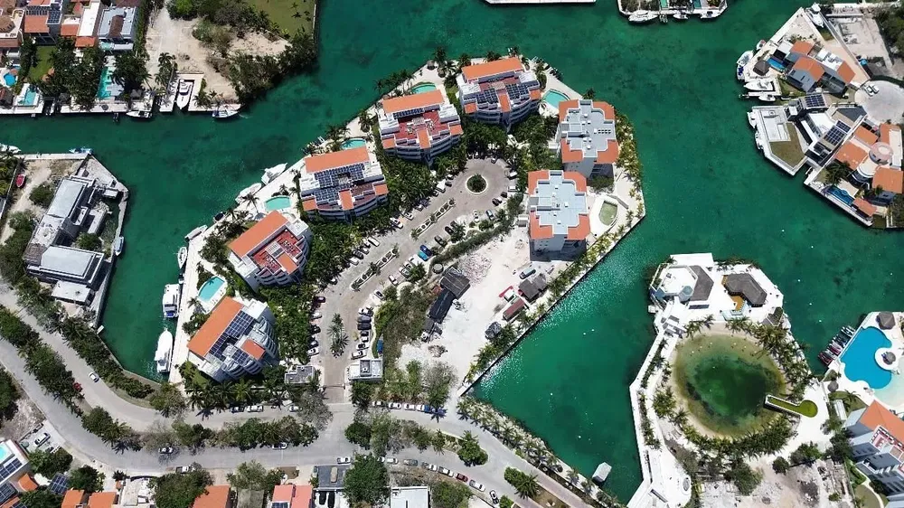 Haus und umgebung; blick