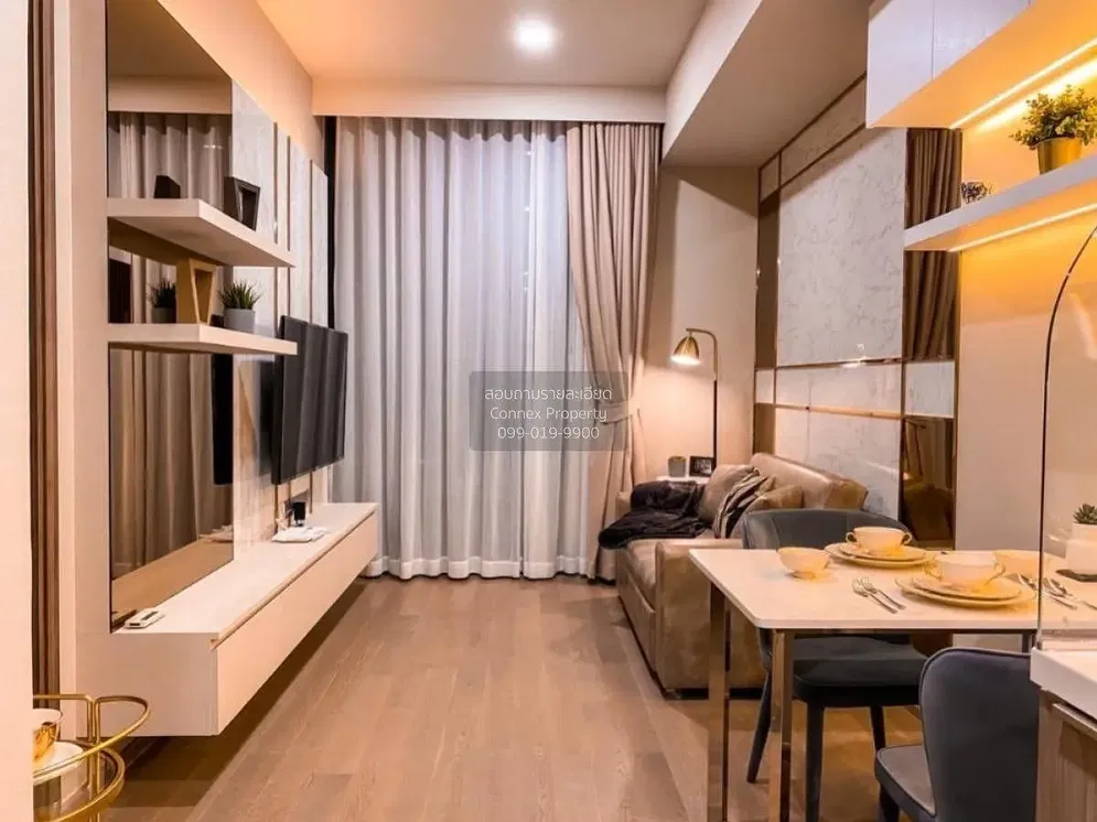 Living room; modern style, wood floor, natural light