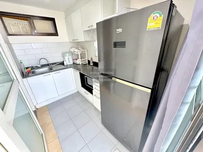 Küche; küchengeräte, fliesenboden, tageslicht