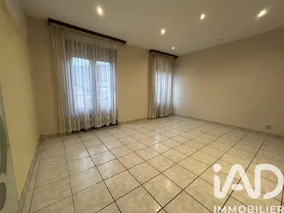 Дневна соба; плочице, природно светло