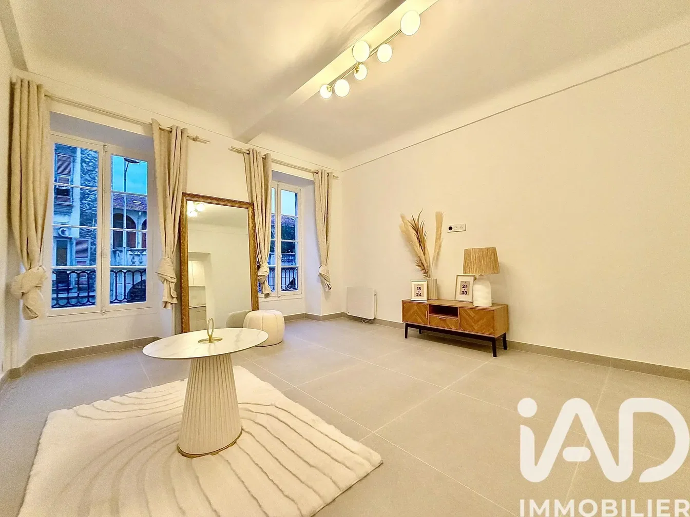 Wohnzimmer; tageslicht, moderner stil, fliesenboden