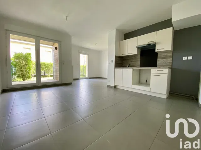 Cuisine; vue, carrelage, électroménager, lumière naturelle