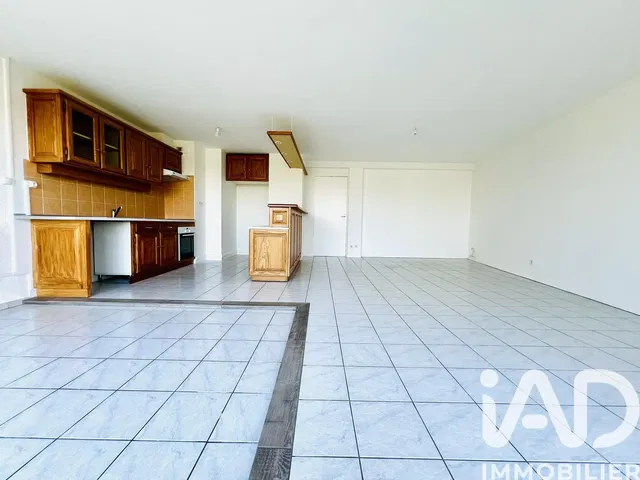 Cucina; pavimento in piastrelle