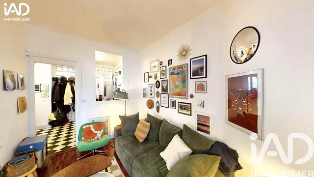 Living room; modern style, natural light