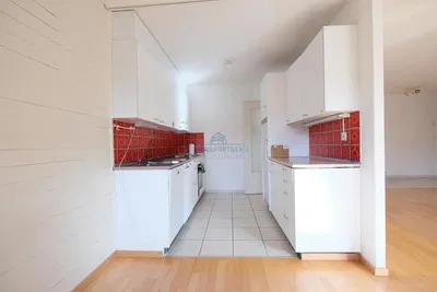 مطبخ; أرضية من البلاط, أرضية خشبية, أجهزة المطبخ