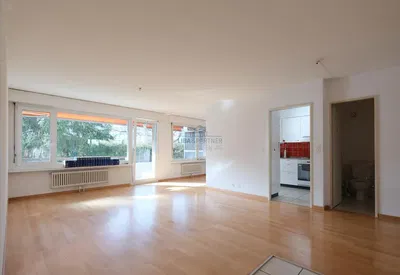 غرفة معيشة; إطلالة, أرضية خشبية, ضوء طبيعي