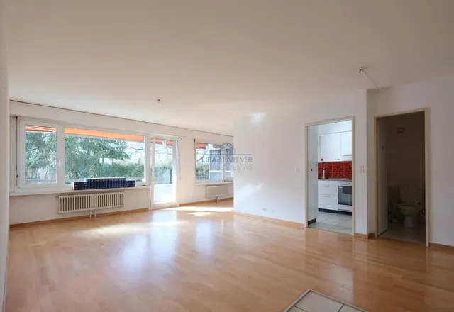 غرفة معيشة; إطلالة, أرضية خشبية, ضوء طبيعي