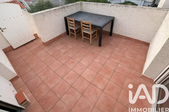 Terraza; suelo de baldosas
