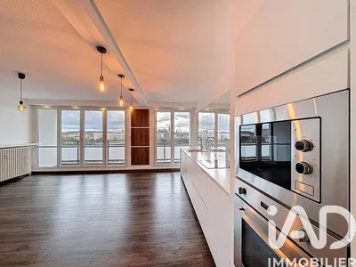 Кухиња; поглед, кухињски апарати, дрвени под, природно светло, модерни стил