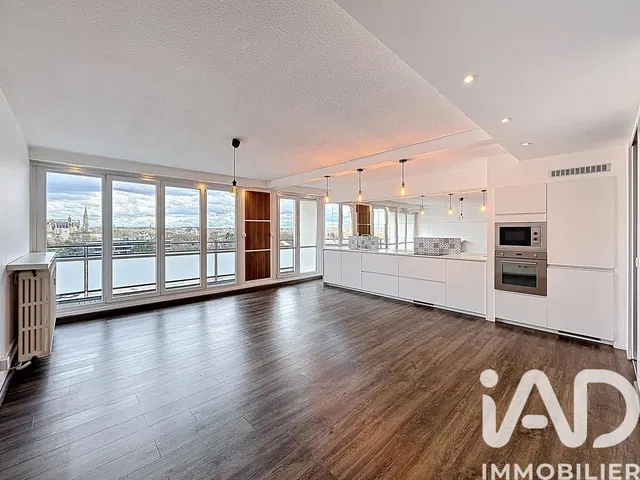 Кухиња; поглед, кухињски апарати, природно светло