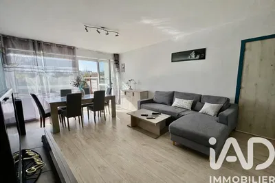 Woonkamer; natuurlijk licht, moderne stijl, houten vloer