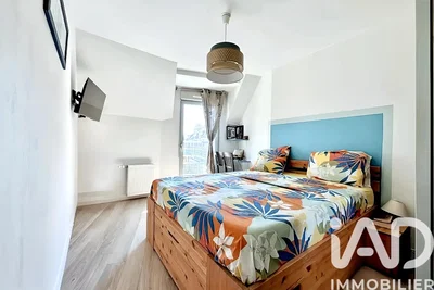 Chambre; lumière naturelle, parquet, style moderne