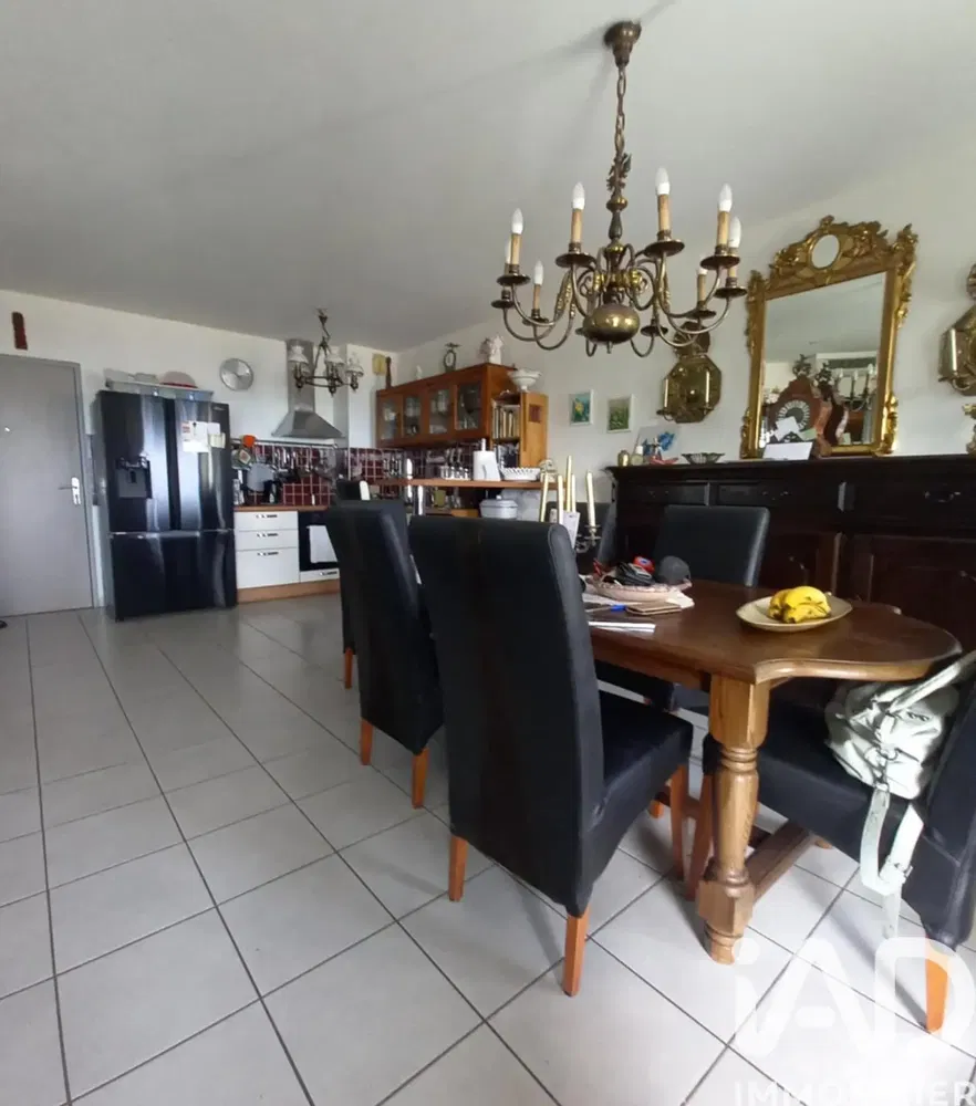 Kuchyně; dlažba, kuchyňské spotřebiče