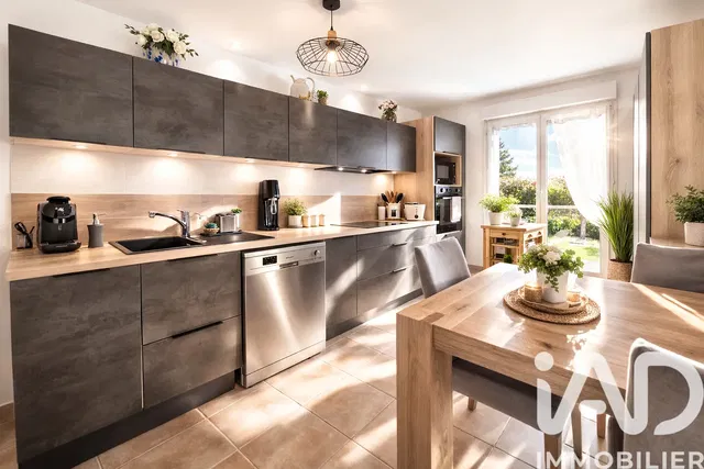 Keuken; keukenapparatuur, uitzicht, natuurlijk licht, moderne stijl, tegelvloer