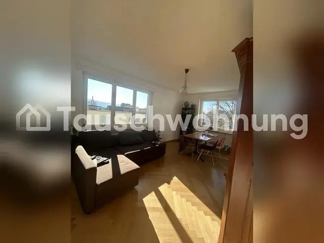 Wohnzimmer; blick, holzboden, tageslicht