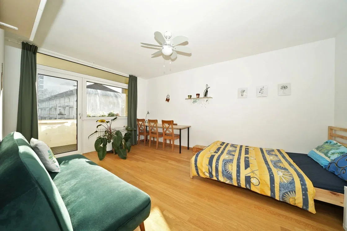 غرفة نوم; ضوء طبيعي, أرضية خشبية