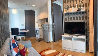 Obývací pokoj; kuchyňské spotřebiče, přirozené světlo, moderní styl