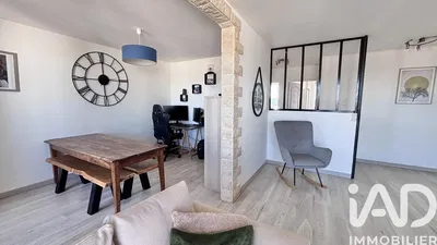 Dnevna soba; drveni pod, moderni stil, prirodno svjetlo