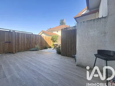 Terasa; dlažba, přirozené světlo