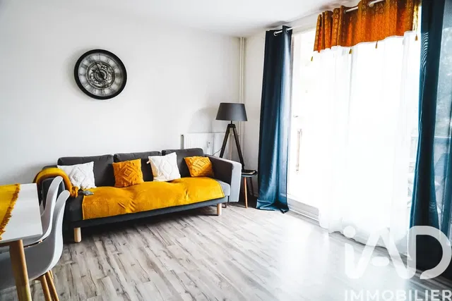 Wohnzimmer; moderner stil, holzboden, tageslicht