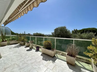 Terras; tegelvloer, uitzicht, natuurlijk licht