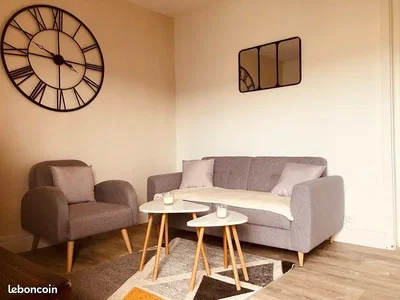 Soggiorno; stile moderno, pavimento in legno, luce naturale