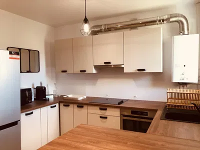 Cucina; elettrodomestici, scaldabagno, ristrutturato, luce naturale, stile moderno