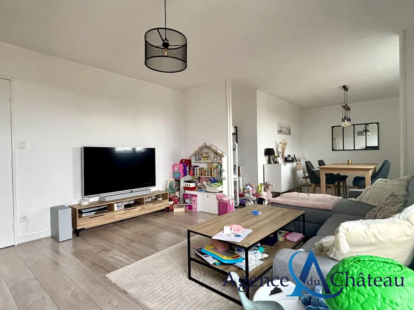 Wohnzimmer; holzboden, tageslicht, moderner stil