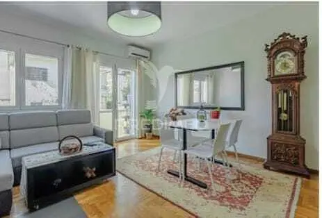 Obývací pokoj; výhled, přirozené světlo, moderní styl