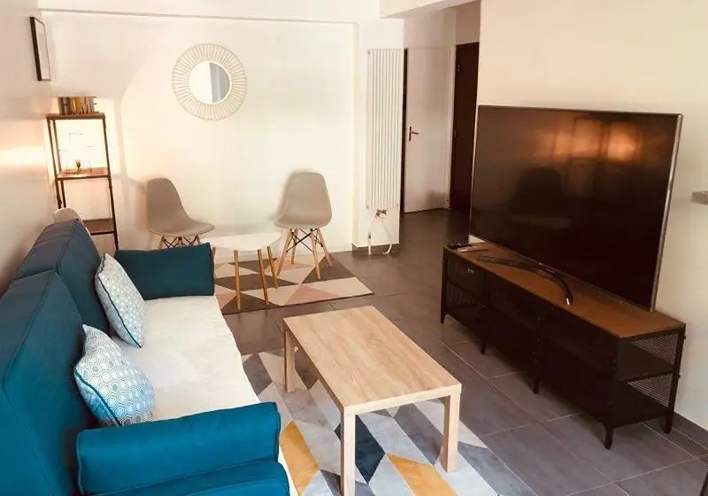 Woonkamer; natuurlijk licht, moderne stijl, tegelvloer