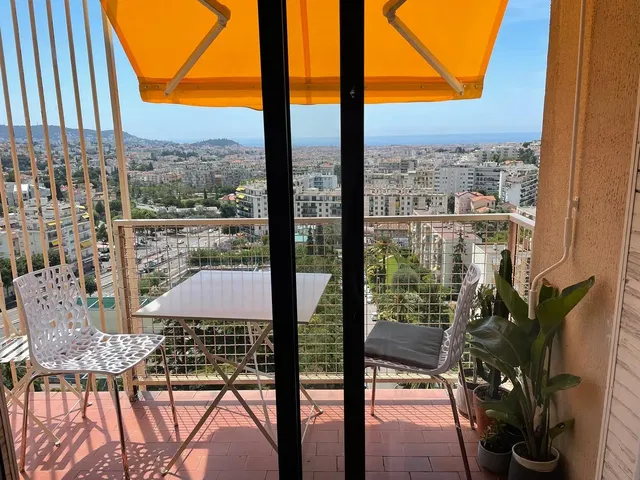 Terrazza; vista, pavimento in piastrelle