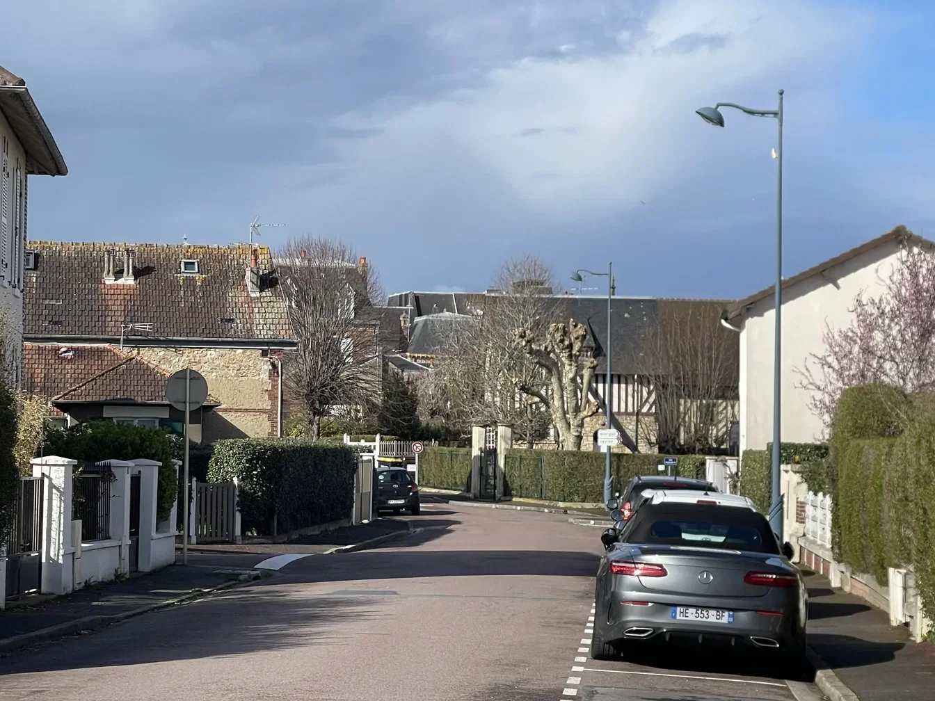 Maison et environs; vue