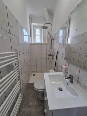 Купатило; плочице, природно светло, реновиран