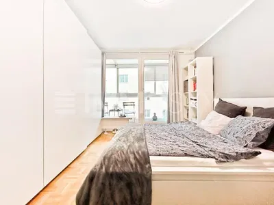 Chambre; lumière naturelle, parquet, style moderne