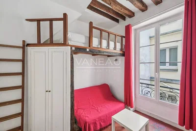 Habitación infantil; vigas de madera, estilo rústico, luz natural